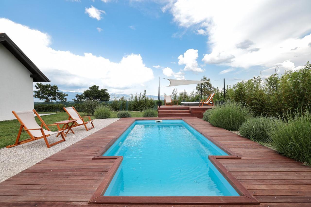 Villa Ena With Pool & Jacuzzi Donji Kasic Esterno foto
