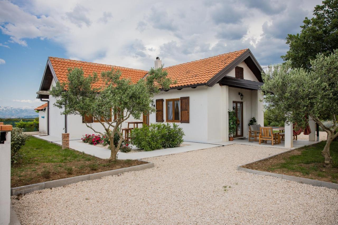 Villa Ena With Pool & Jacuzzi Donji Kasic Esterno foto