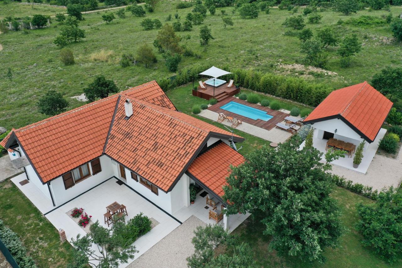Villa Ena With Pool & Jacuzzi Donji Kasic Esterno foto