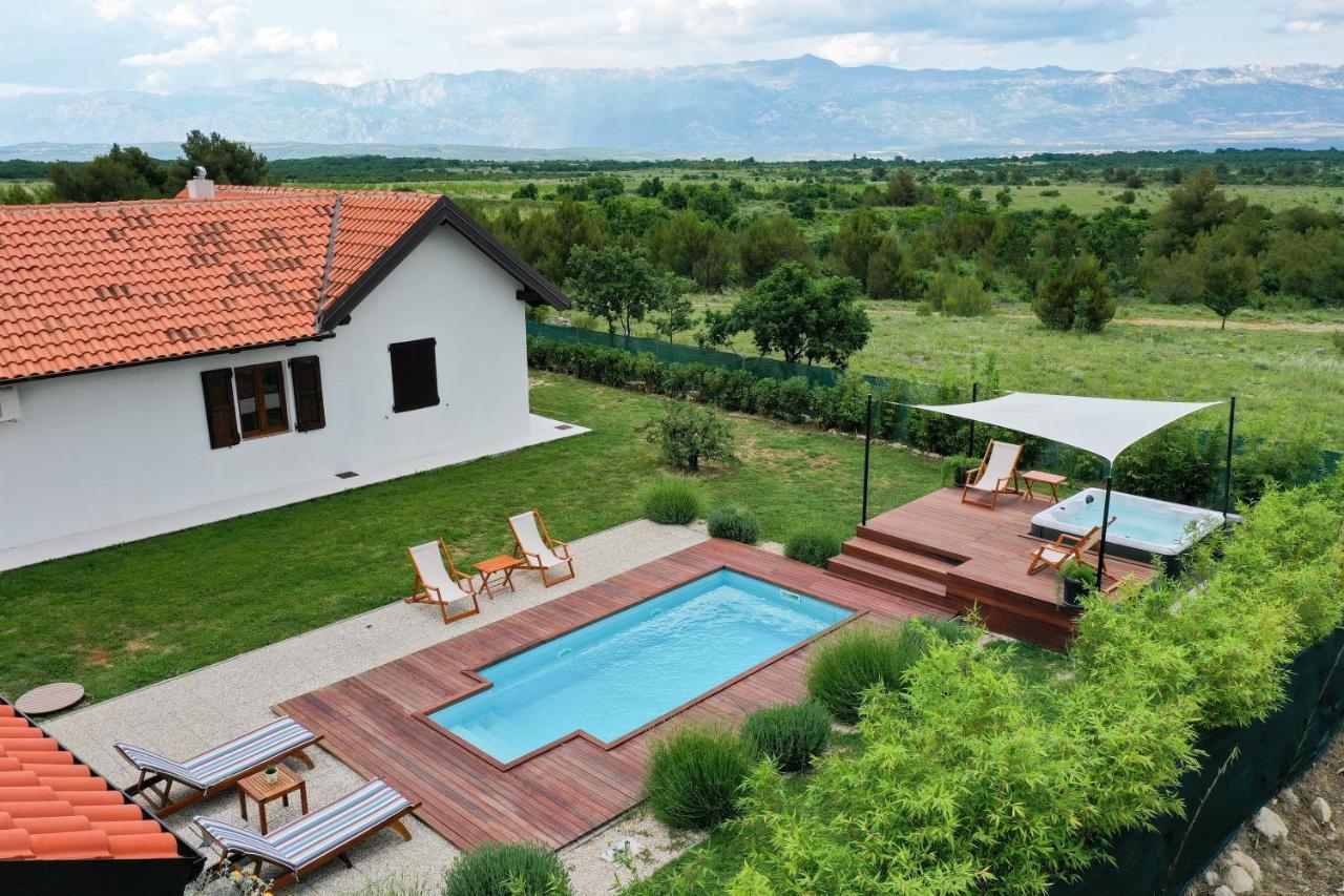 Villa Ena With Pool & Jacuzzi Donji Kasic Esterno foto