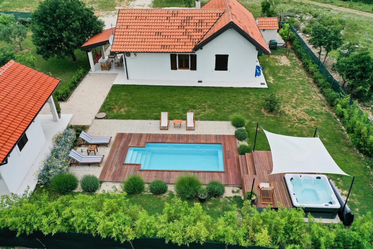 Villa Ena With Pool & Jacuzzi Donji Kasic Esterno foto