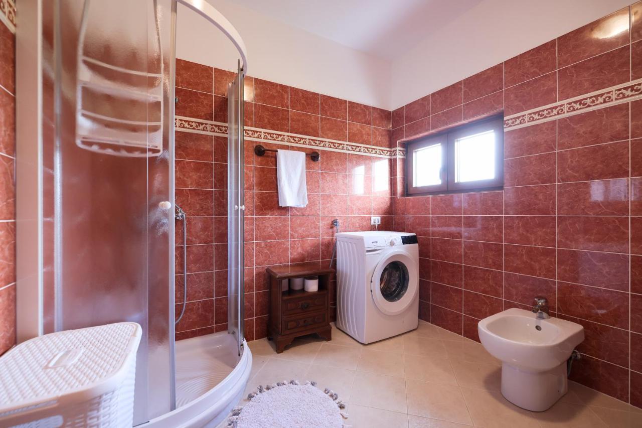 Villa Ena With Pool & Jacuzzi Donji Kasic Esterno foto
