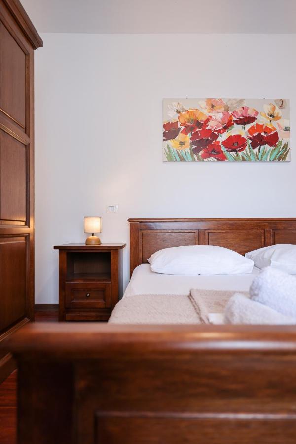 Villa Ena With Pool & Jacuzzi Donji Kasic Esterno foto
