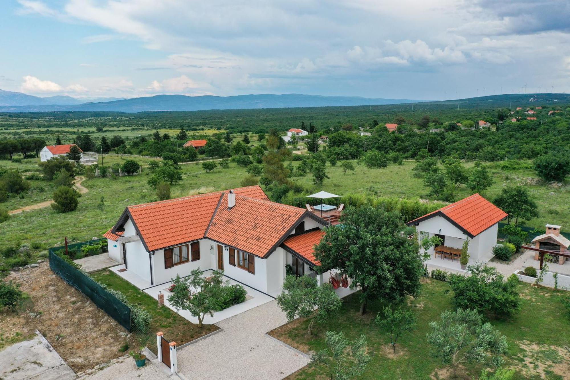 Villa Ena With Pool & Jacuzzi Donji Kasic Esterno foto