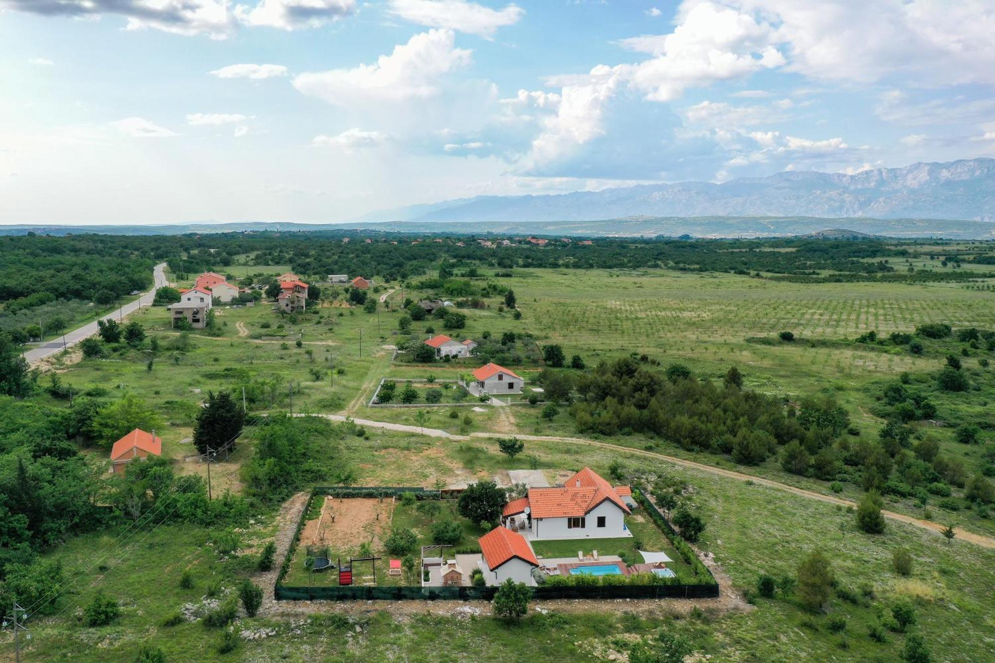 Villa Ena With Pool & Jacuzzi Donji Kasic Esterno foto