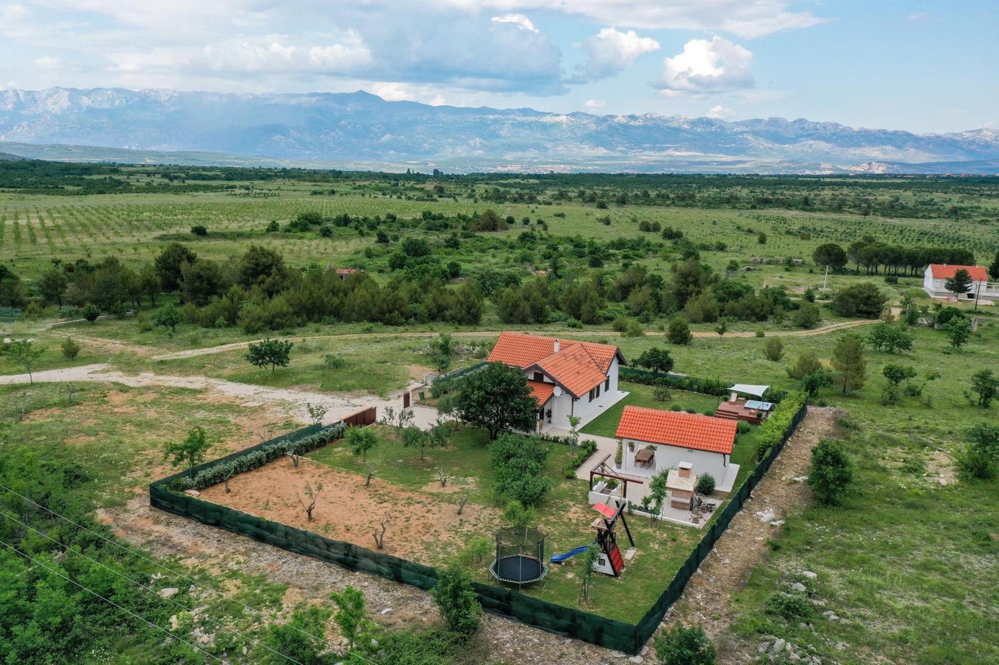 Villa Ena With Pool & Jacuzzi Donji Kasic Esterno foto